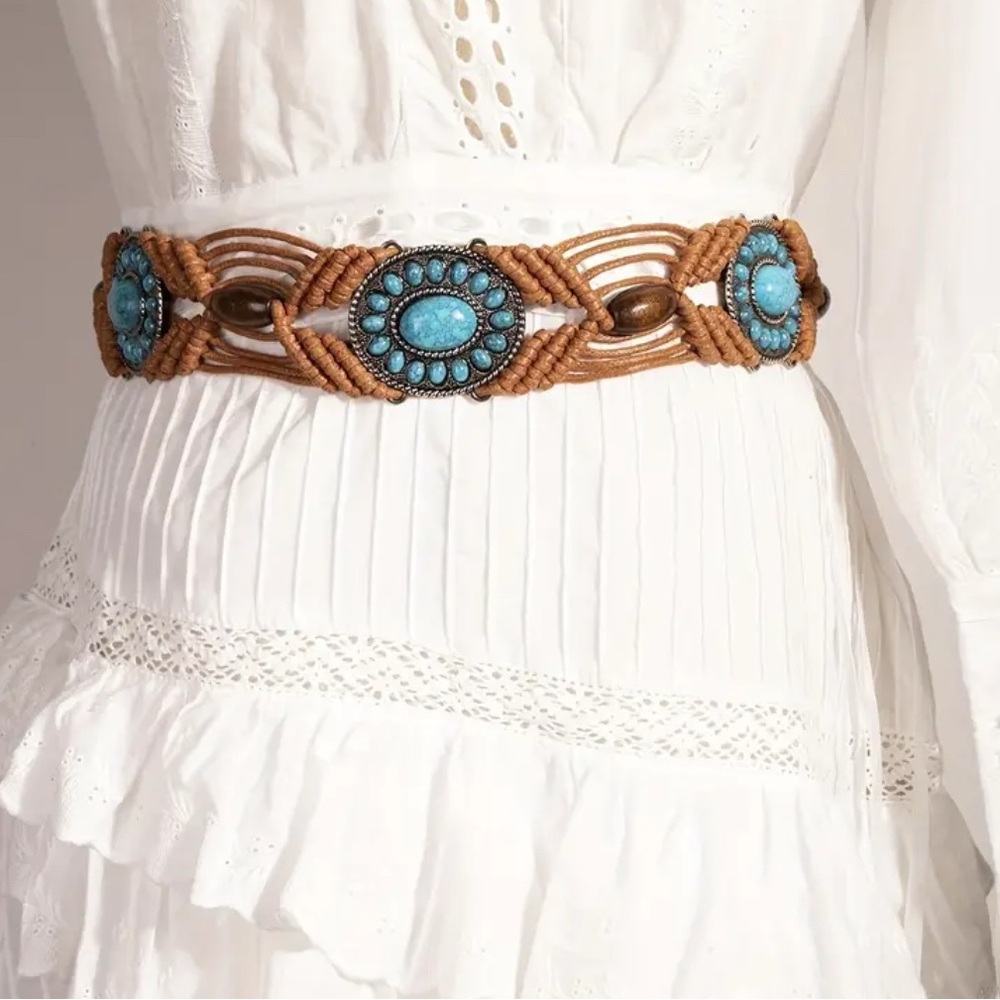 Rillen Macrame Belt With Turquoise Stone